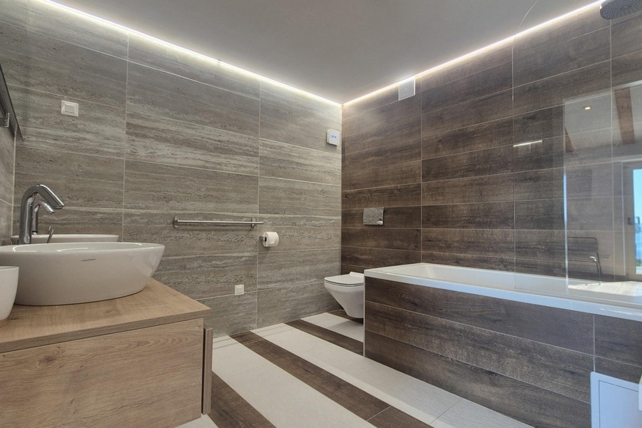 Modern bathroom with bathtub