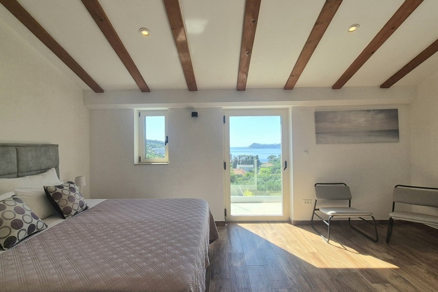 Bedroom overlooking the sea