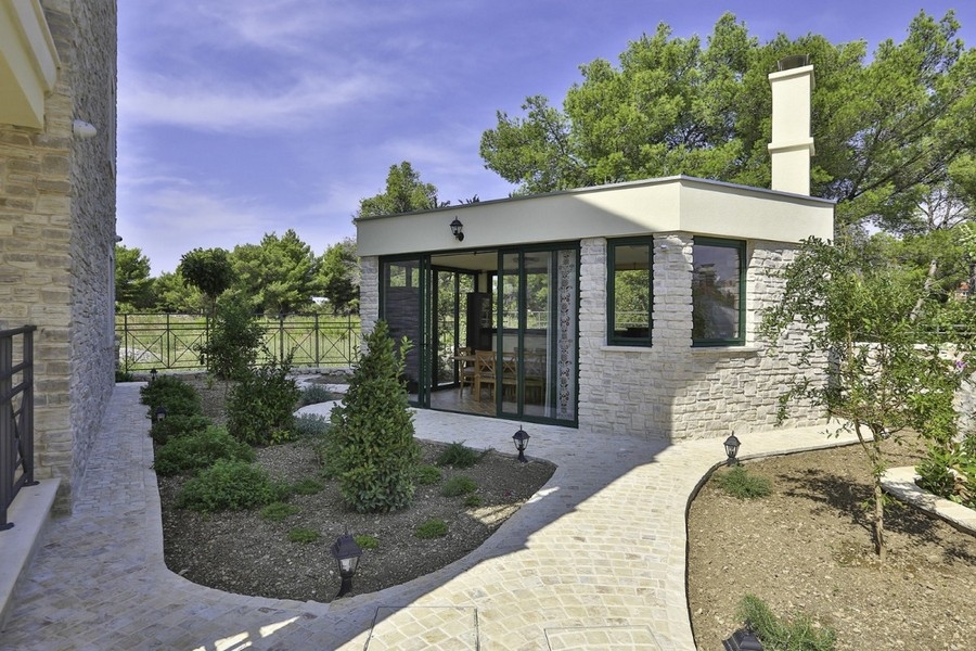 Modern outbuilding in the well-kept garden