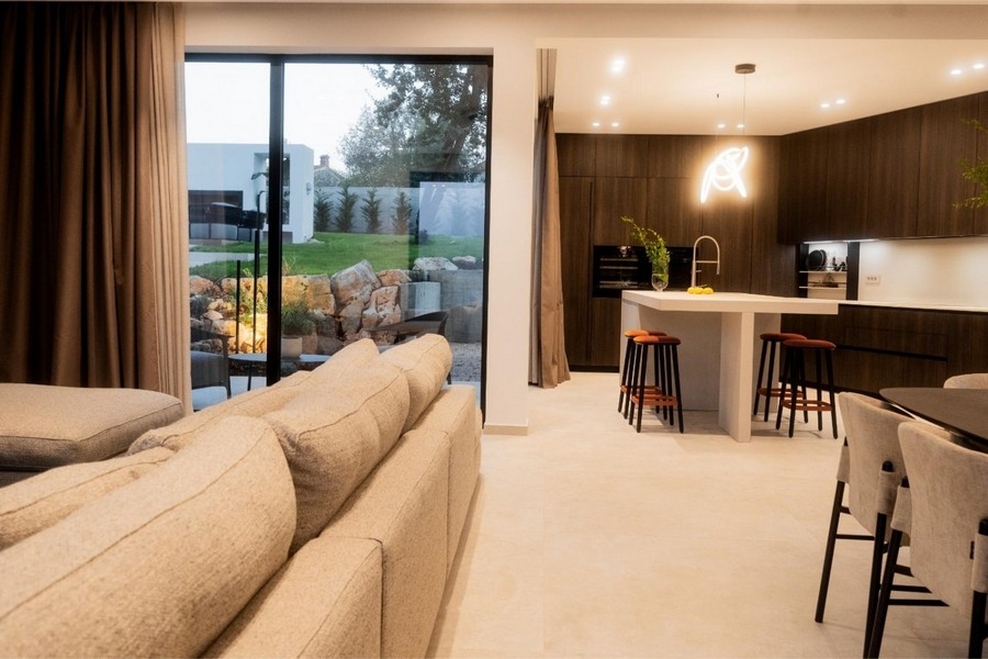 Open kitchen with cooking island and bar counter