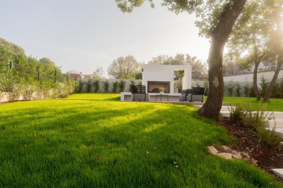 Garden with outdoor fireplace and lounge chairs