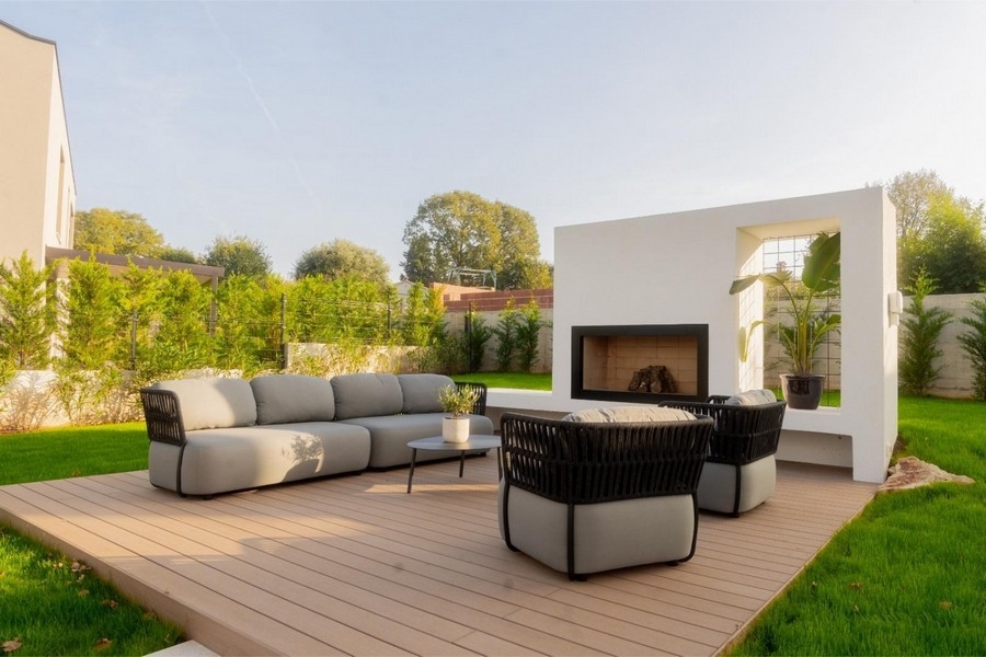 Lounge area with outdoor fireplace