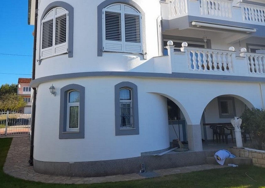 House facade with covered terrace