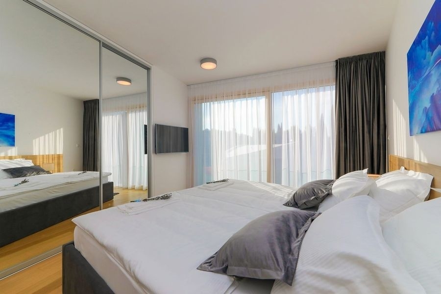 Bedroom with double bed in Villa Croatia