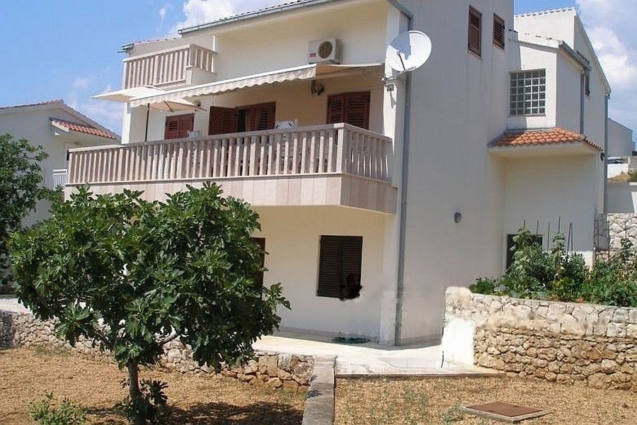 Detached house with balcony and garden in Croatia