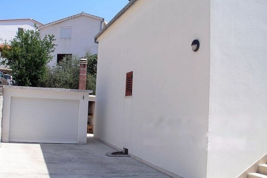 Garage with paved yard in Croatia