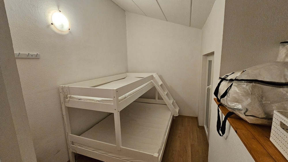 Bedroom with bunk bed in the terraced house