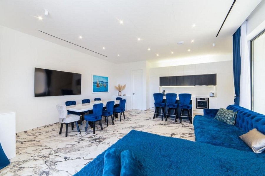 Living area with seating area