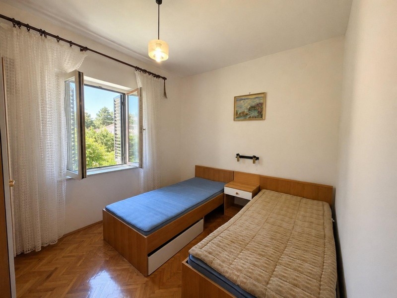 Bedroom with two single beds