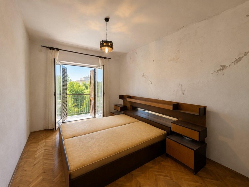 Bedroom with double bed