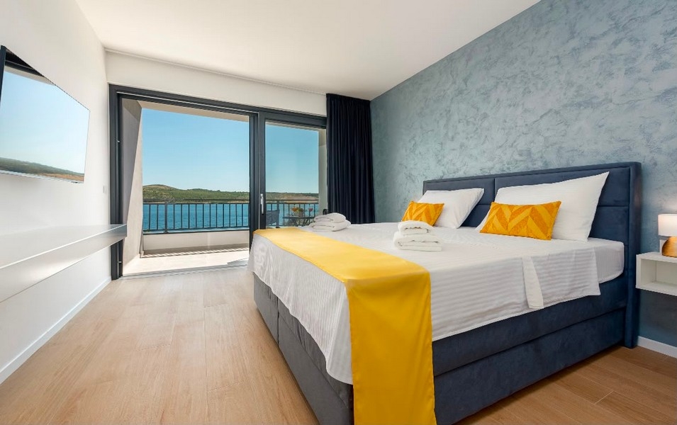 Bedroom with terrace access and sea views