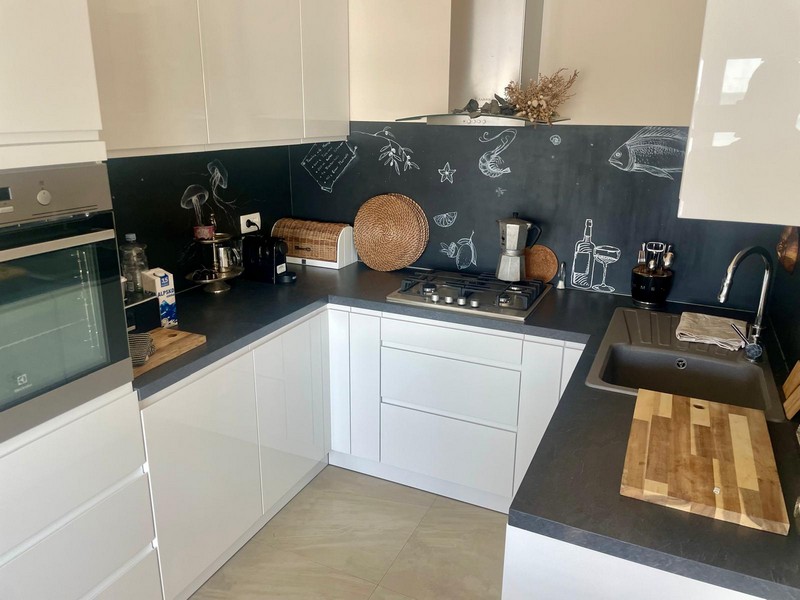 Fitted kitchen with electrical appliances