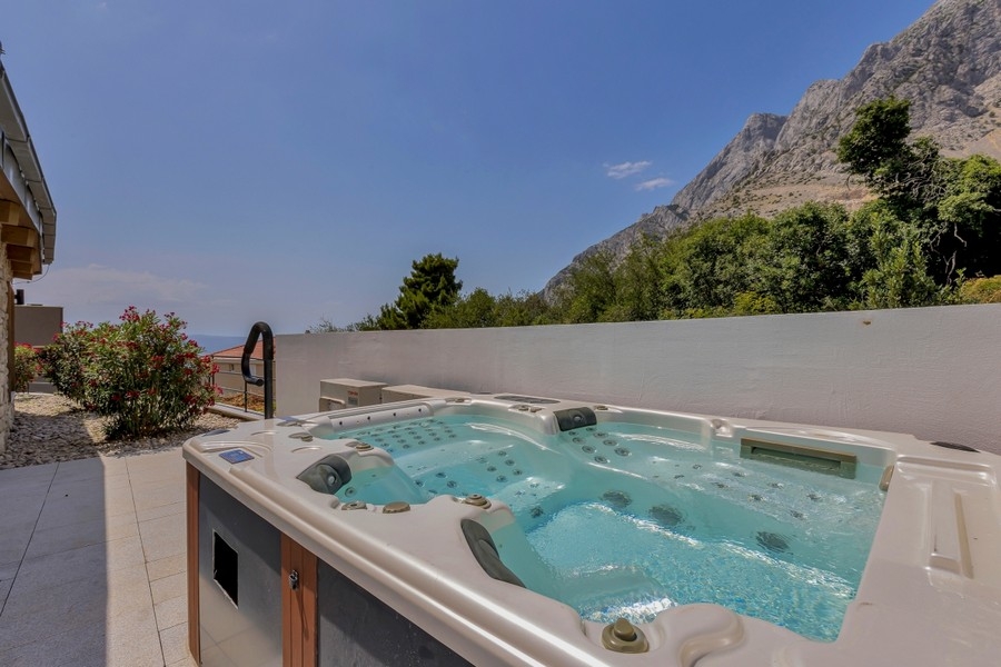 Jacuzzi outside the villa