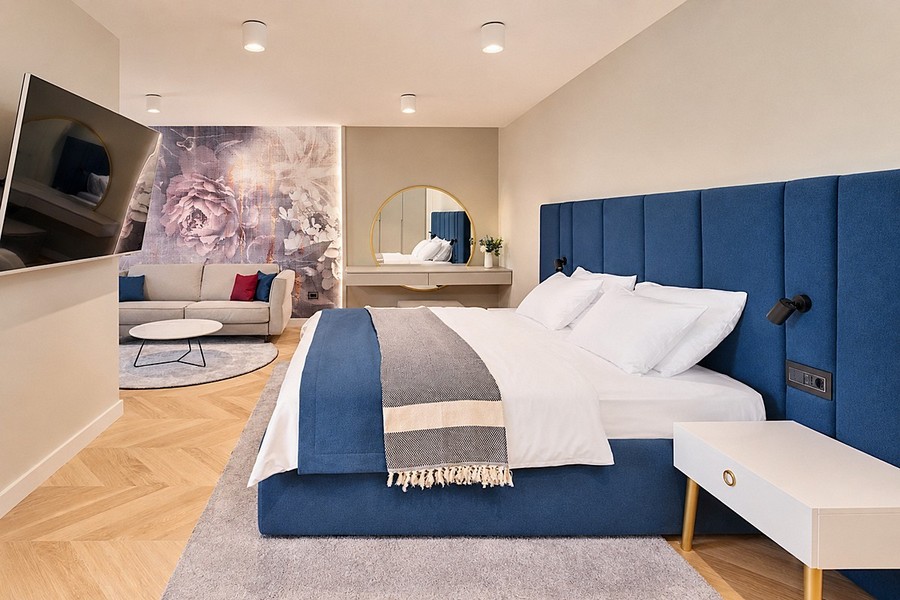 Bedroom with double bed