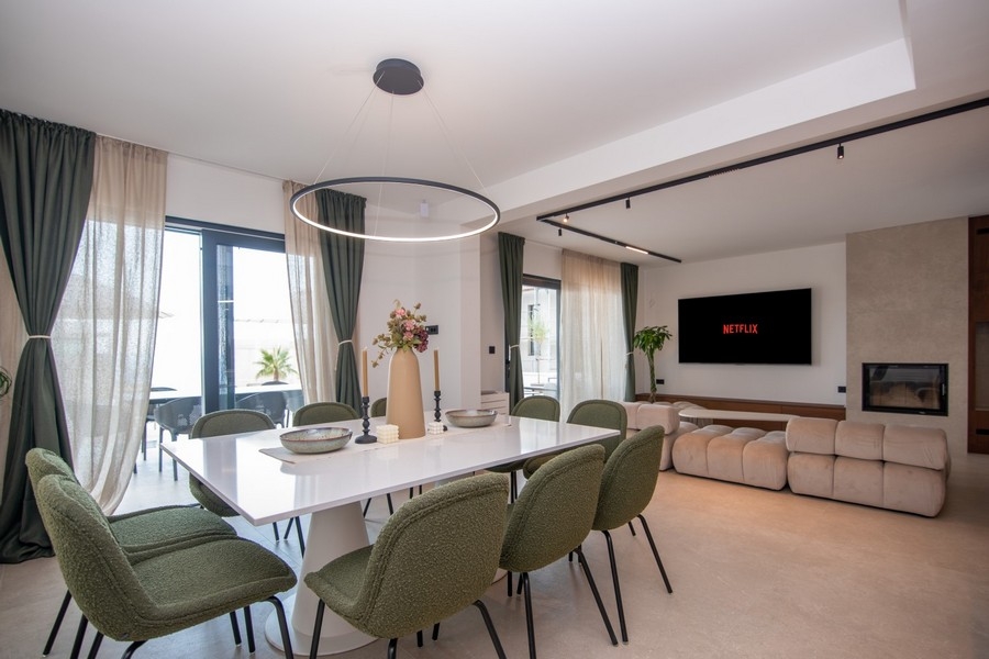 Living area with dining table