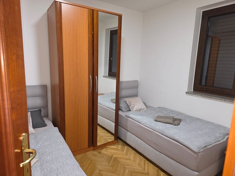 Bedroom with two single beds and wardrobe