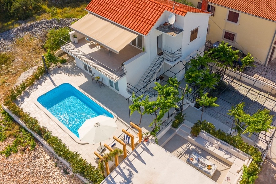 Villa with pool and garden in Croatia from above