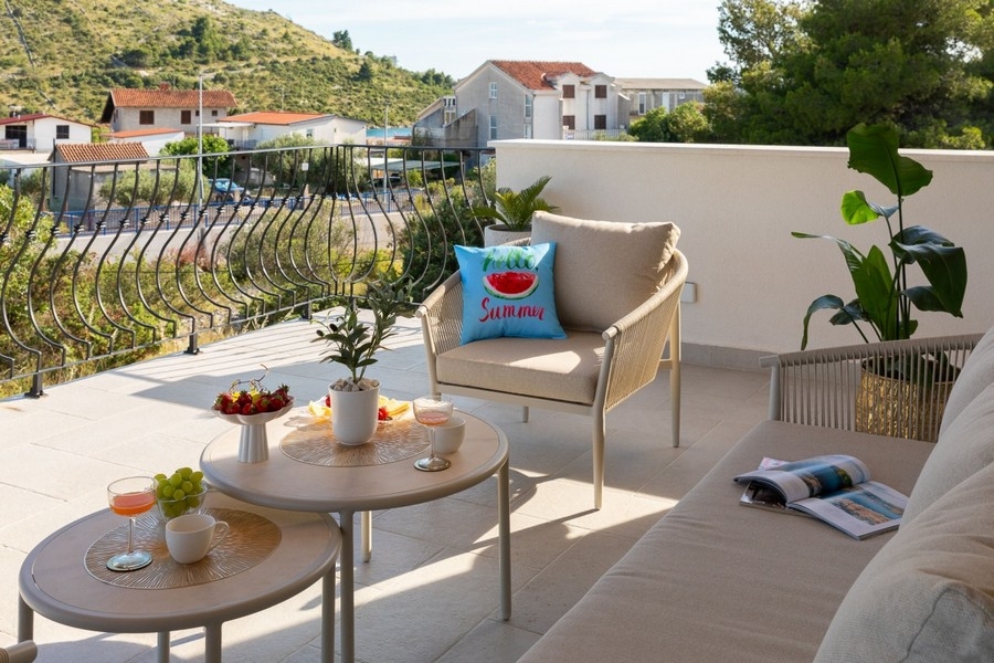 Terrace with seating area and lounge area