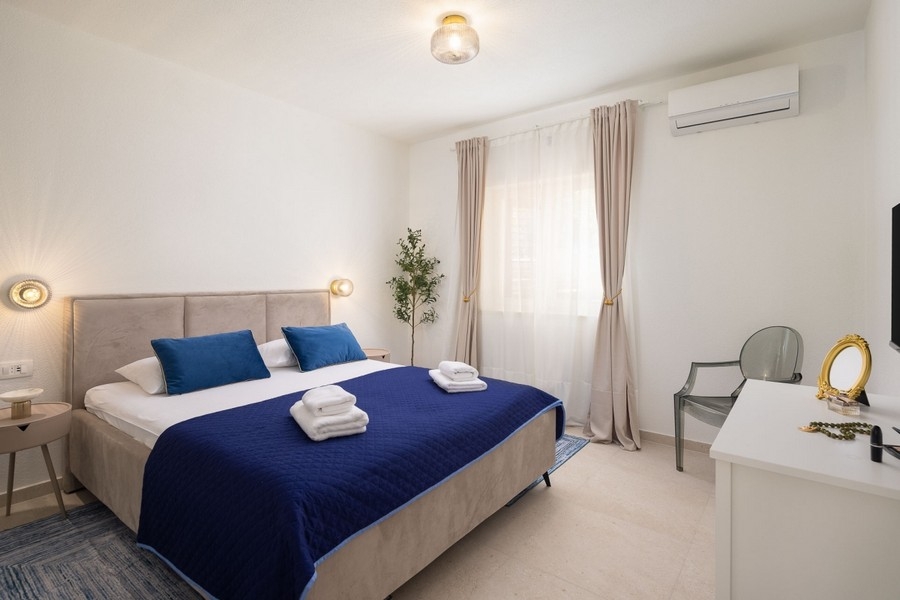 Bedroom with double bed and dressing table