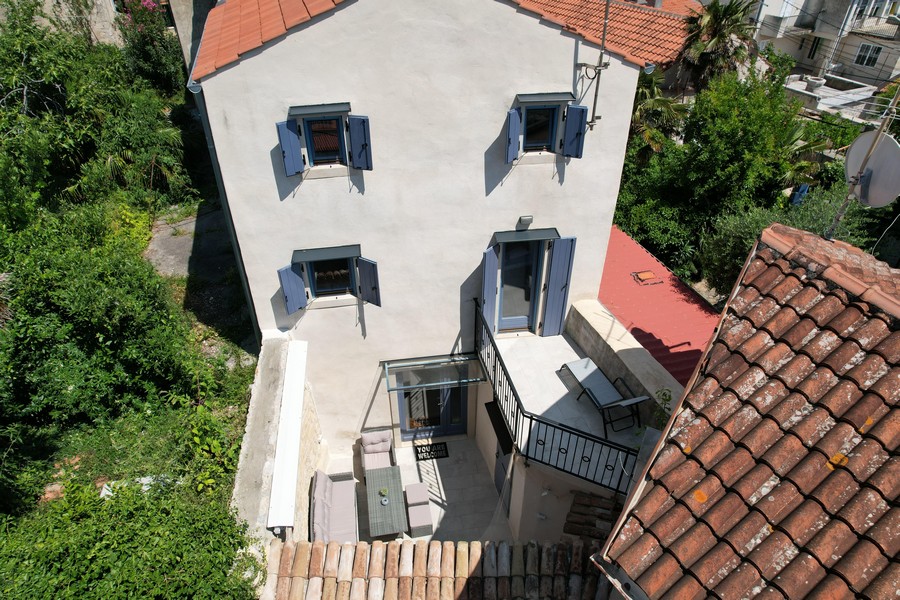 View from above of the terrace and balcony of the stone house in Krk