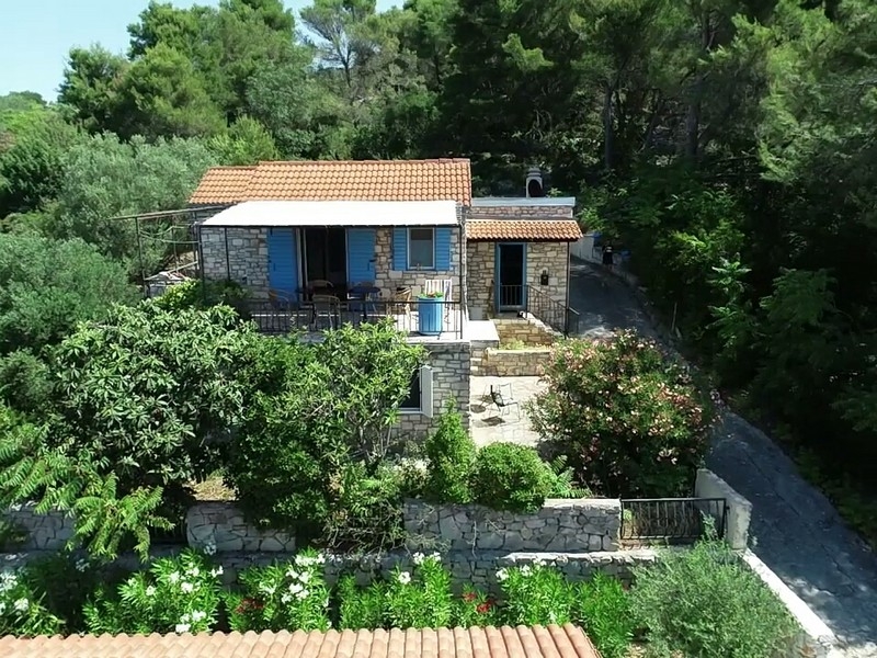 Stone house with terrace and garden in Sesula on the island of Solta