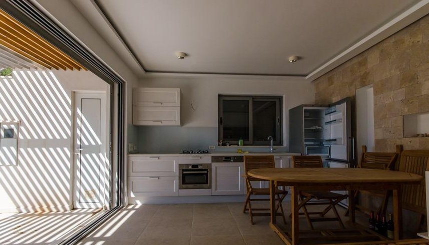 Kitchen with dining area and access to the terrace
