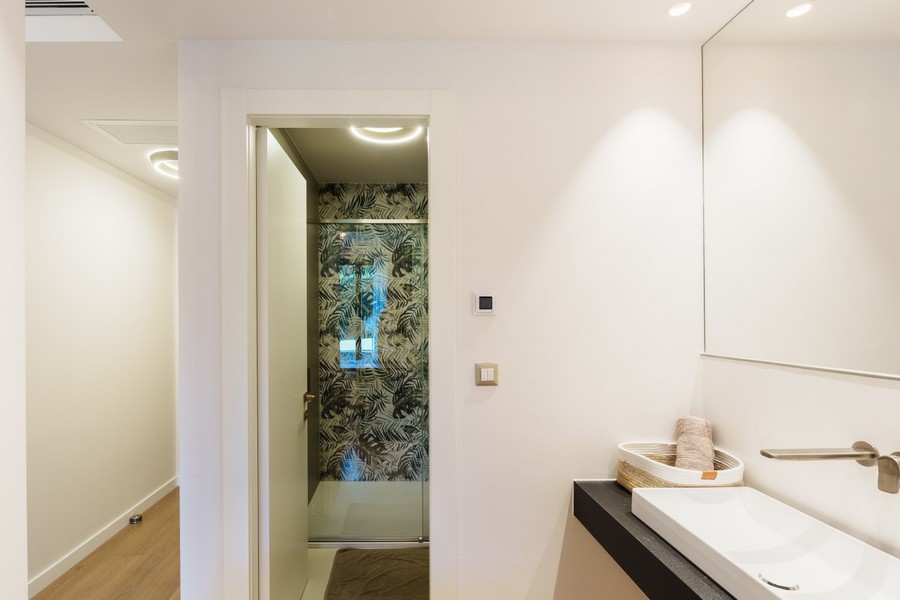 Bathroom with shower - H4083