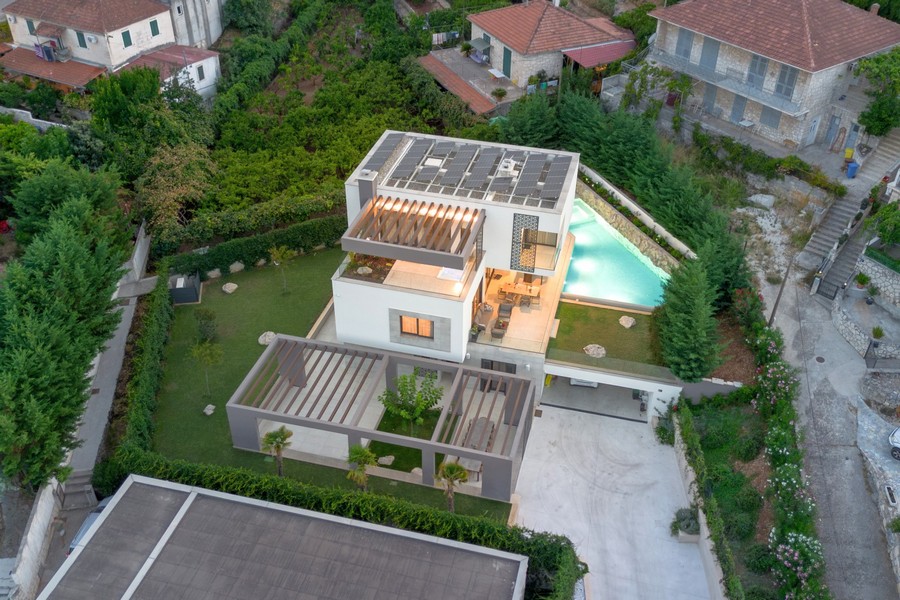 Villa with heated infinity pool from above - H4083