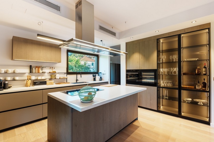 Modern kitchen with island - H4083