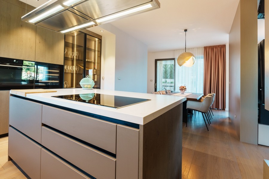 Kitchen island with high-quality equipment - H4083