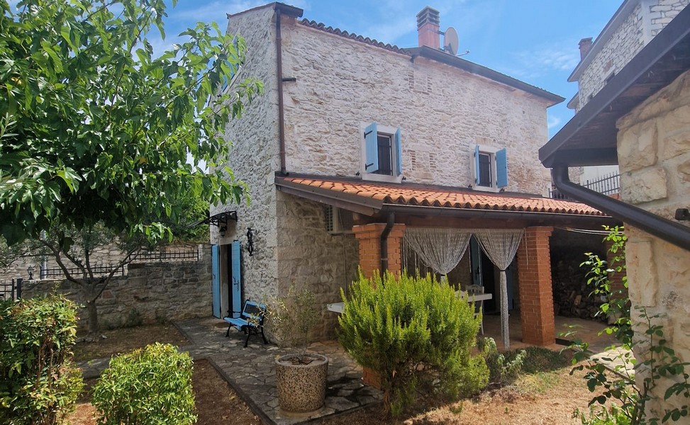 Buy Istrian stone house with garden in Brtonigla