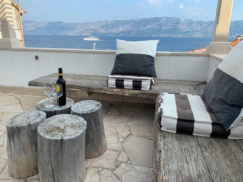 Shared terrace with garden furniture of the apartment house in Povlja