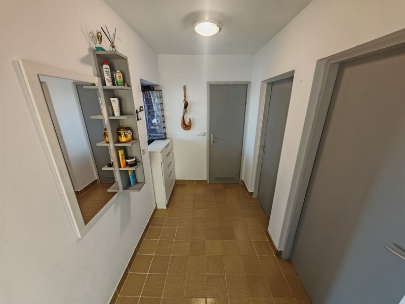 Hallway with access to the rooms, house Klenovica H4091