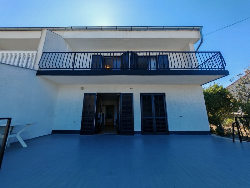 Semi-detached house with balcony and terrace in Klenovica, H4091