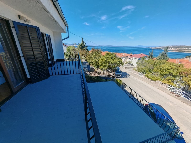 Large terrace overlooking the sea, house Klenovica H4091