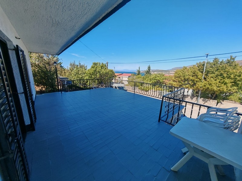 Covered terrace with sea view, buy house Klenovica H4091