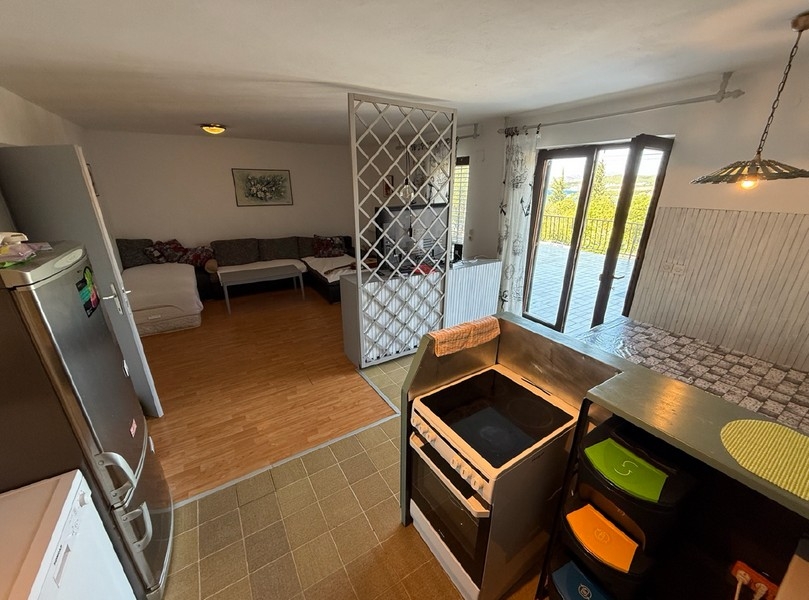 Kitchen with a view of the living room, buy house Klenovica H4091