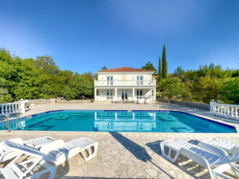 Buy a villa in Croatia - with swimming pool and sun loungers near Dobrinj on Krk