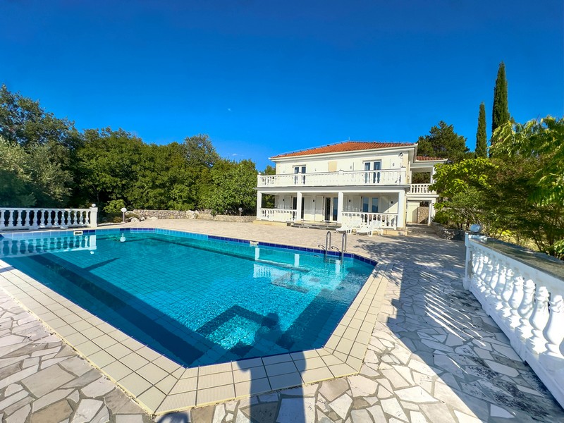 Spacious villa with pool in Croatia - Panorama Scouting H4093