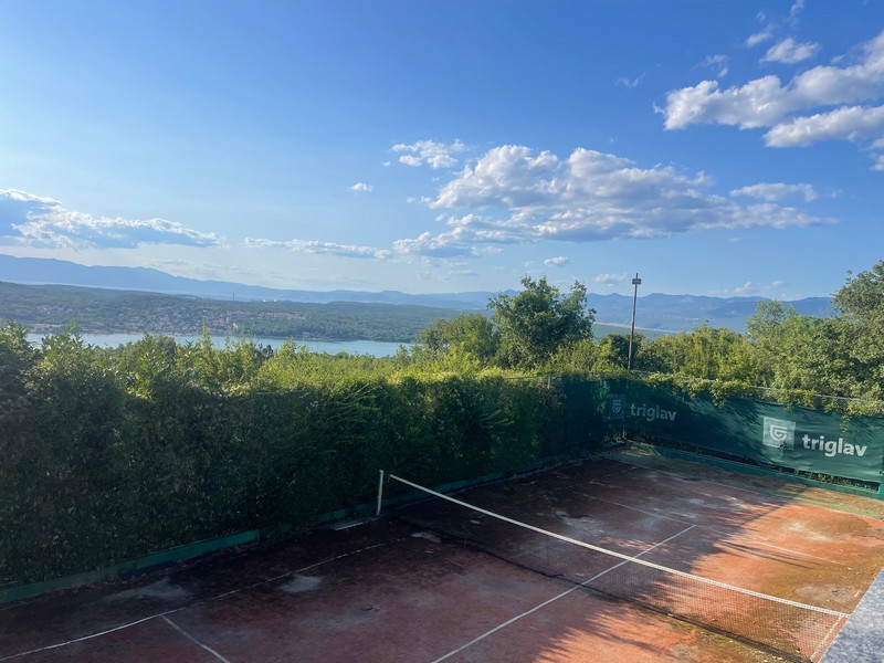 Private tennis court overlooking the sea near Krk