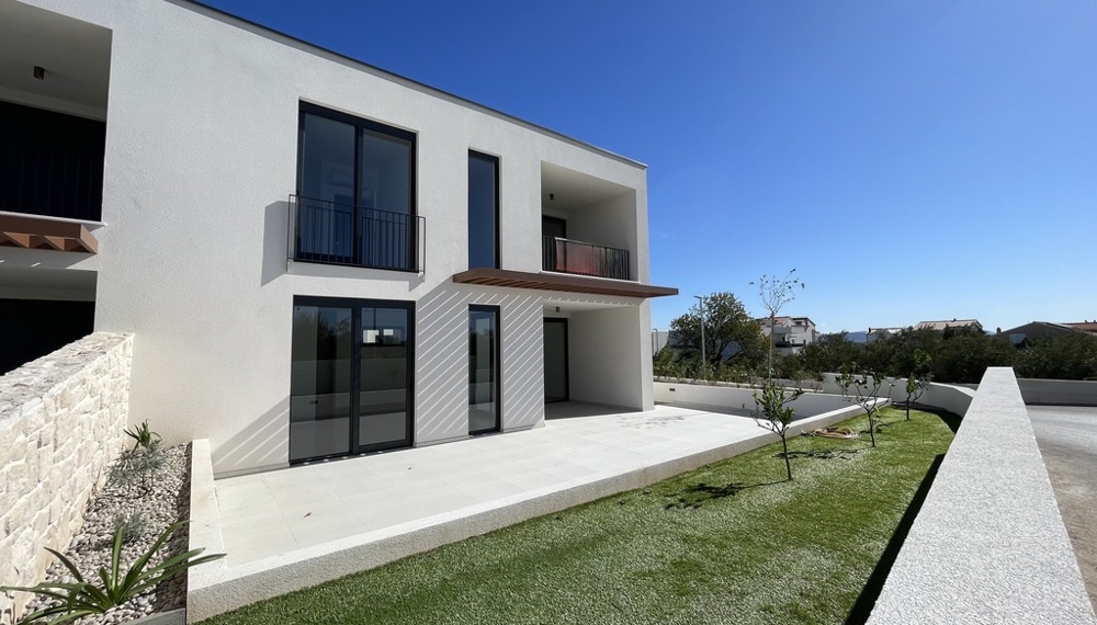 Newly built semi-detached house in Vodice with garden and terrace