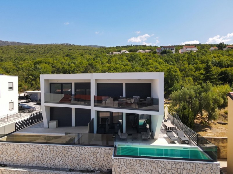 Modern semi-detached house in Jadranovo with swimming pool and garden
