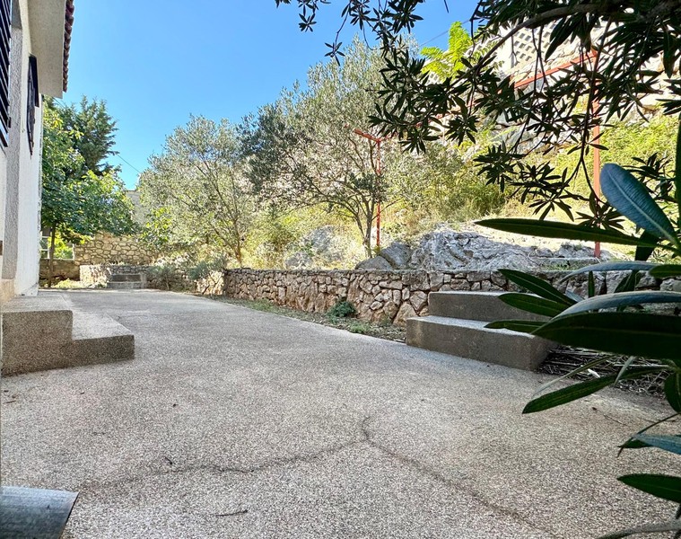Courtyard area and driveway in front of the house