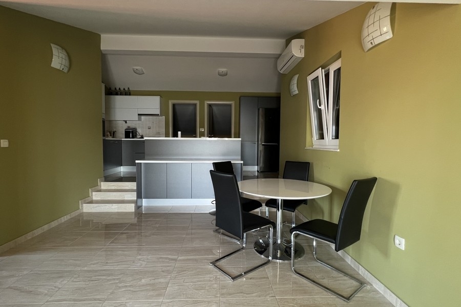 Open living room with table and air conditioning