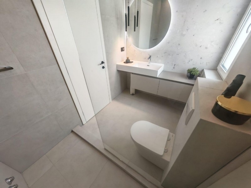 Shower room with toilet and washstand