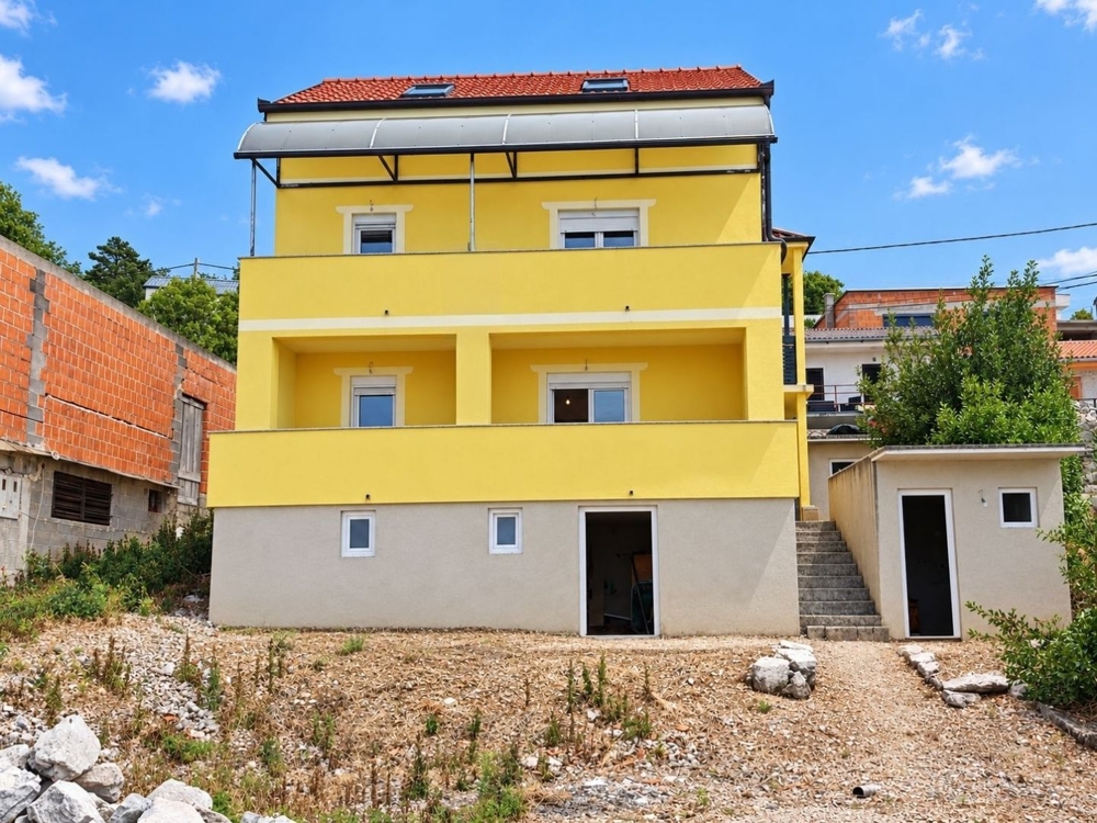 Buy a house in Croatia - House with two apartments and sea views in Crikvenica