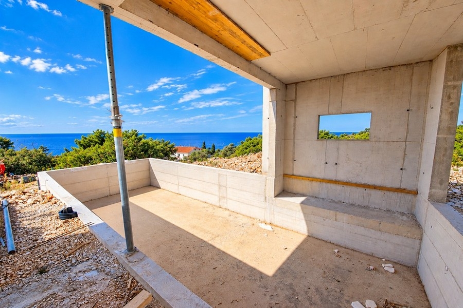 Upper terrace in the shell with sea views