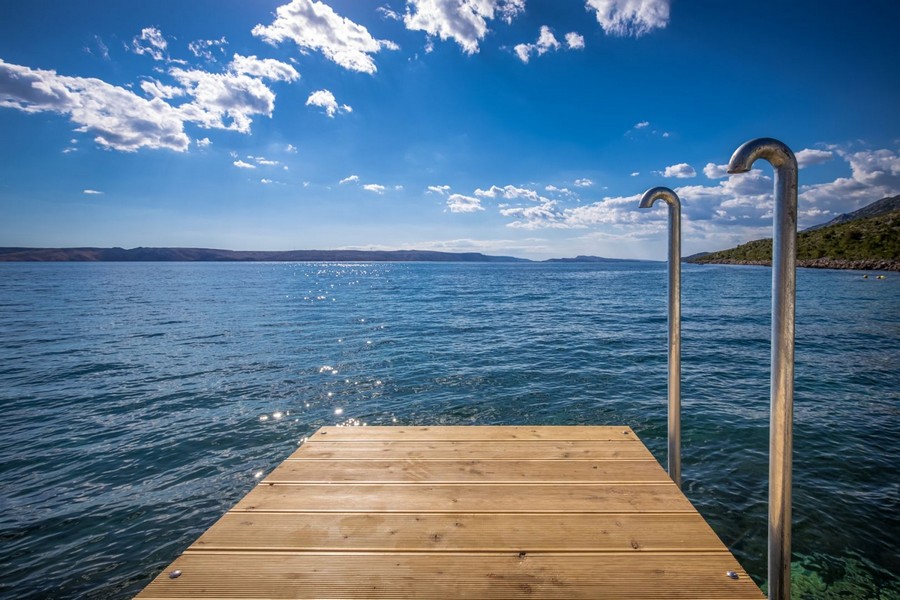 Bathing jetty by the sea in Lukovo Sugarje