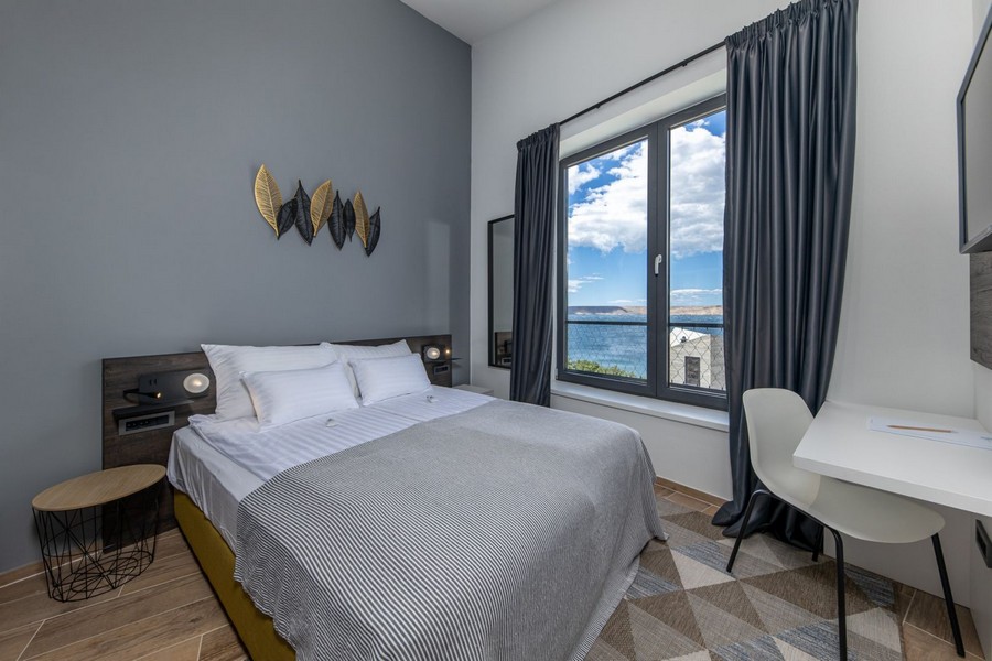 Bedroom with sea view