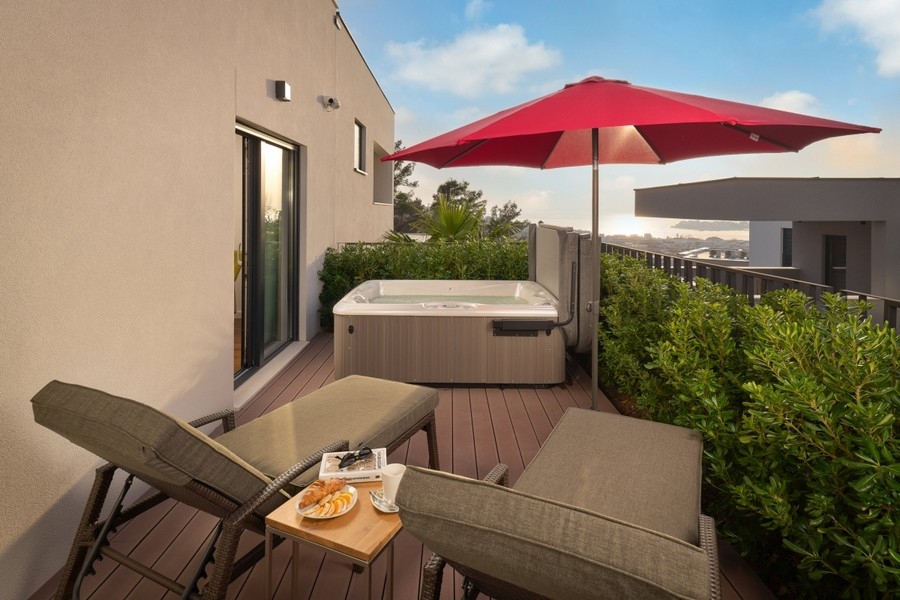 Terrace with whirlpool and sun loungers